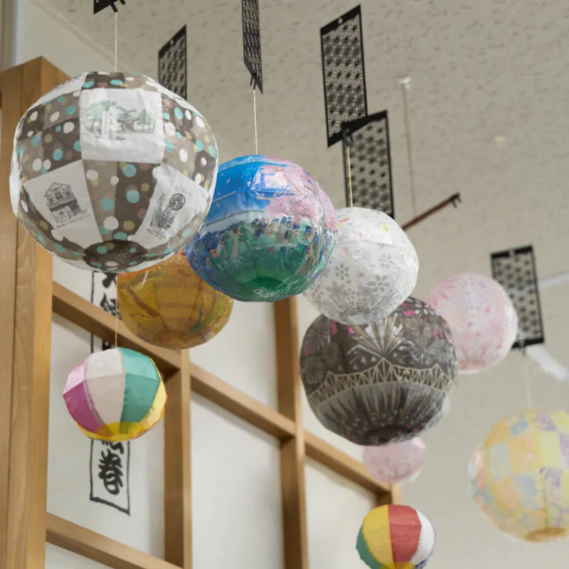 出雲崎町は紙風船の町としても知られています。豊富な種類