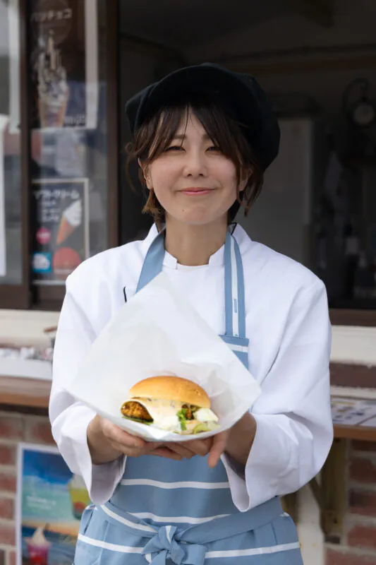 映えスポットにも詳しい外売店「SunSetCafe」の店員さん♪