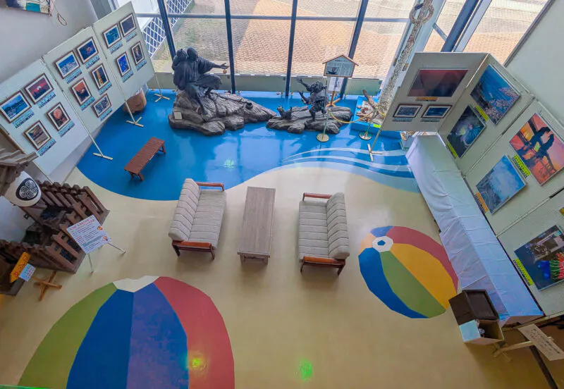 時代館入口のフロアには紙風船の絵。